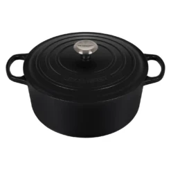 Le Creuset 7 1/4 Qt. Signature Round Dutch Oven W/Stainless Steel Knob - Licorice- Personalized Engraving Available