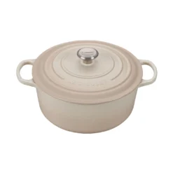 Le Creuset 7 1/4 Qt. Signature Round Dutch Oven W/Stainless Steel Knob - Meringue- Personalized Engraving Available